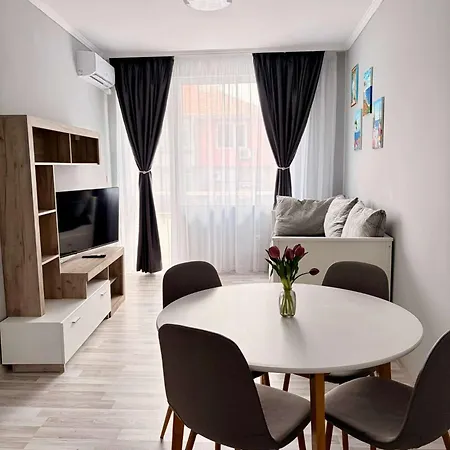 Lägenhet La Luna - Cozy Seaside In By Flat Mаnager